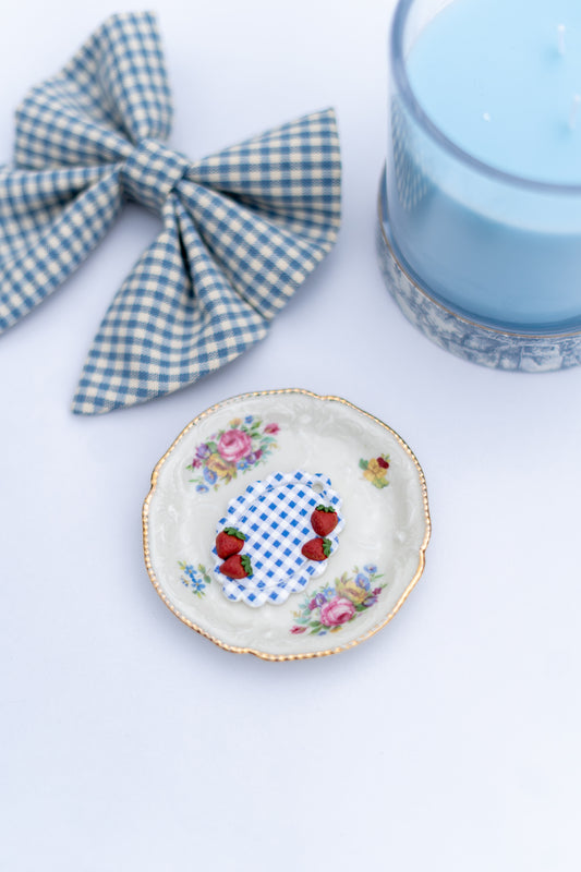 charm 8 - strawberry picnic